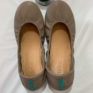 ❌sold❌Tieks taupe